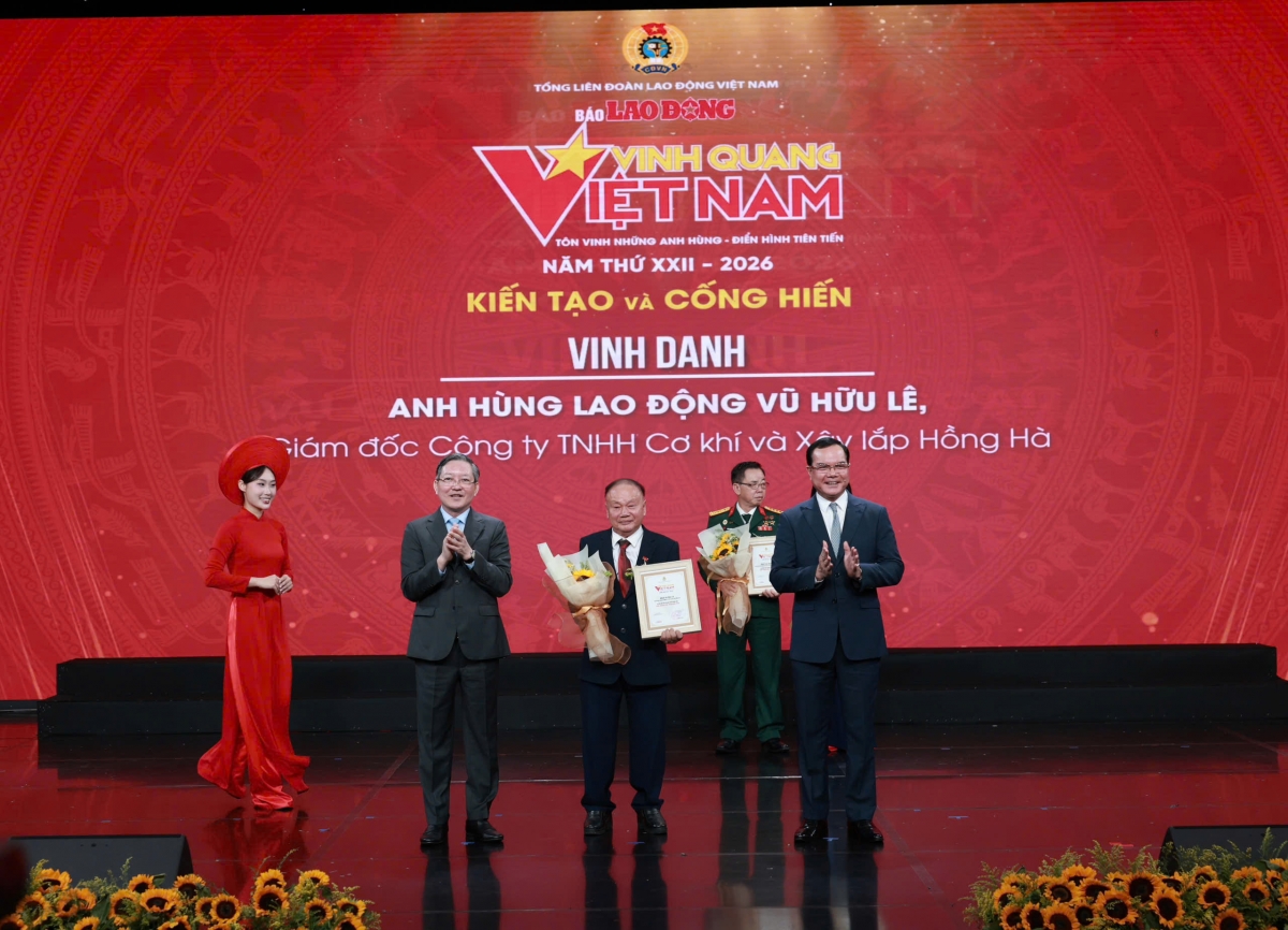 Anh hùng Lao động Vũ Hữu Lê, Giám đốc Công ty TNHH Cơ khí và Xây lắp Hồng Hà là một trong 5 cá nhân được vinh danh tại chương trình