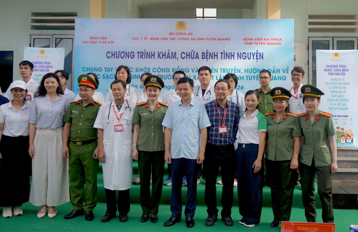 Bảo Thanh đồng hành cùng Bệnh viện Đại học Y Hà Nội trong chương trình khám, chữa bệnh và cấp phát thuốc miễn phí tại xã Việt Lâm, tỉnh Tuyên Quang.