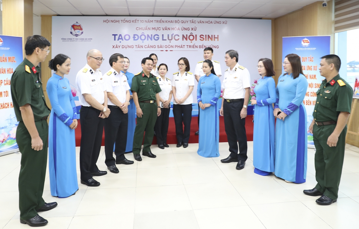 Các đại biểu trao đổi về Bộ quy tắc ứng xử