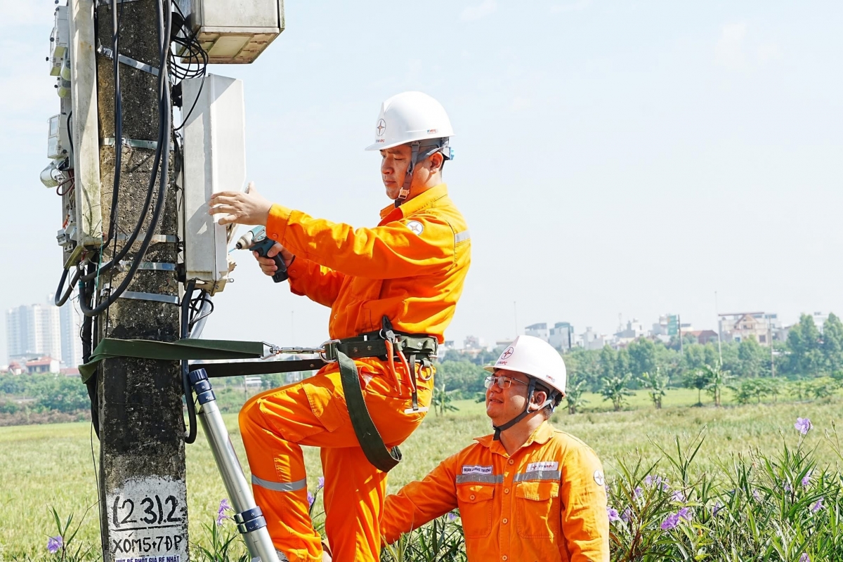 EVNNPC triển khai đồng bộ, góp phần bảo đảm cung ứng điện an toàn, ổn định trong mùa nắng nóng