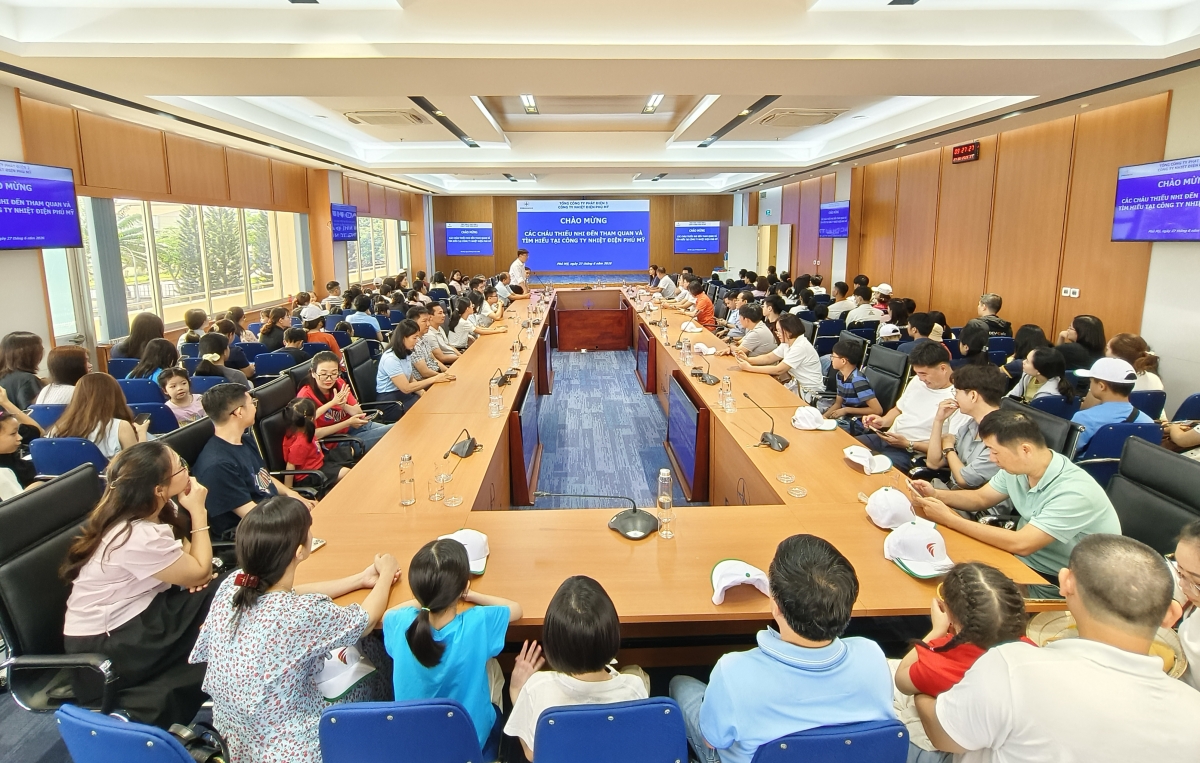 Các em cùng người thân quan quan và tìm hiểu về nhà máy điện