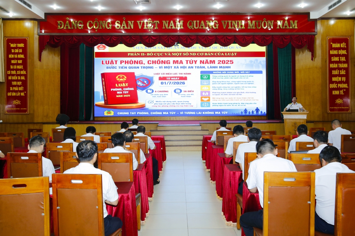 Báo cáo viên Viện Kiểm sát quân sự khu vực 2 Hải quân giới thiệu Luật phòng, chống ma túy