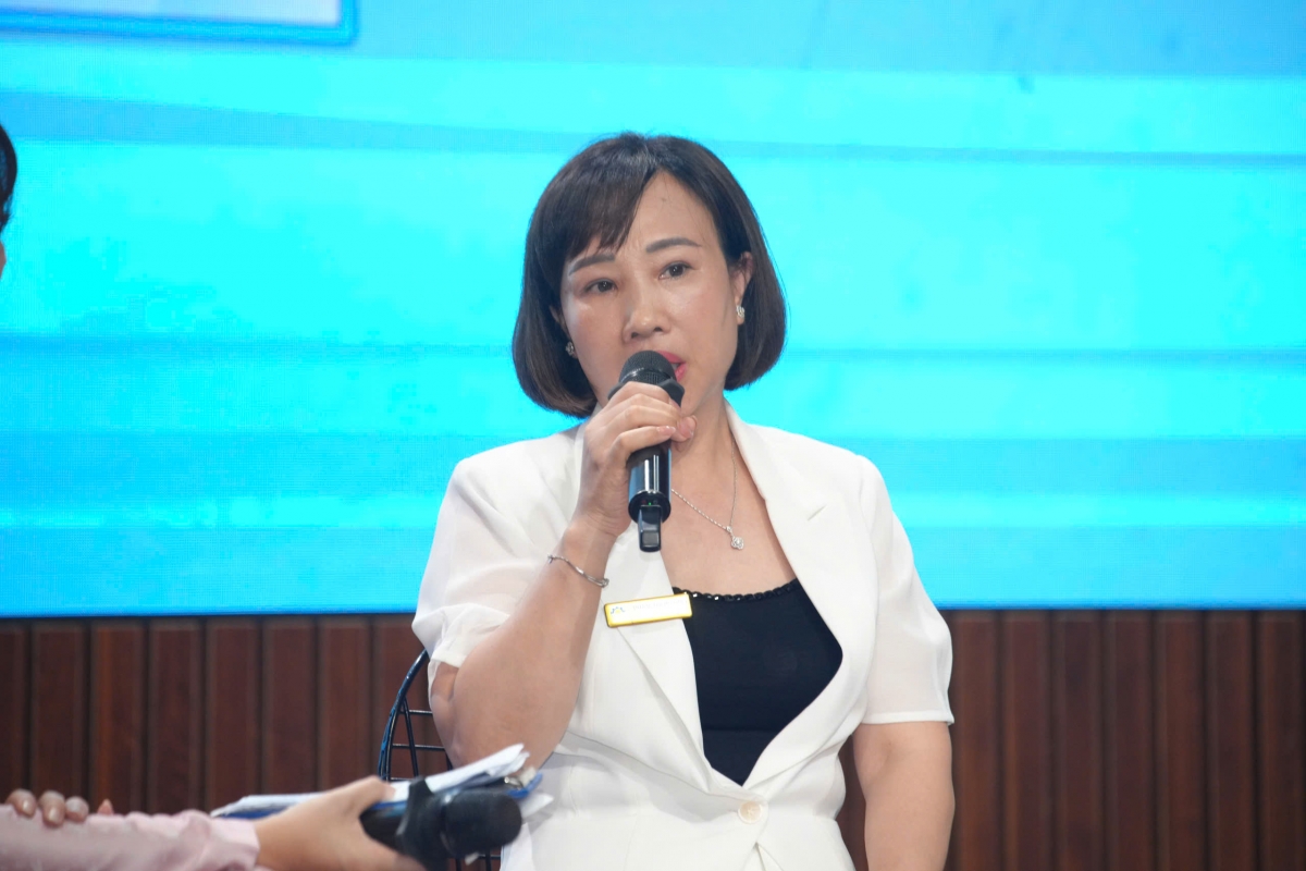 (Bà Phạm Thị Hường, Hiệu trưởng Trường Cao đẳng nghề Công nghiệp Hà Nội)