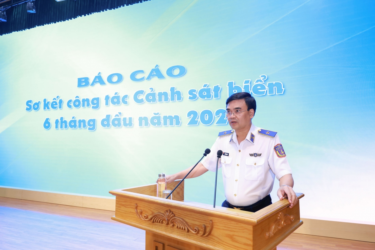 Thiếu tướng Trần Văn Lượng, Phó Tư lệnh, Tham mưu trưởng Cảnh sát biển báo cáo Sơ kết công tác cảnh sát biển 6 tháng đầu năm 2026