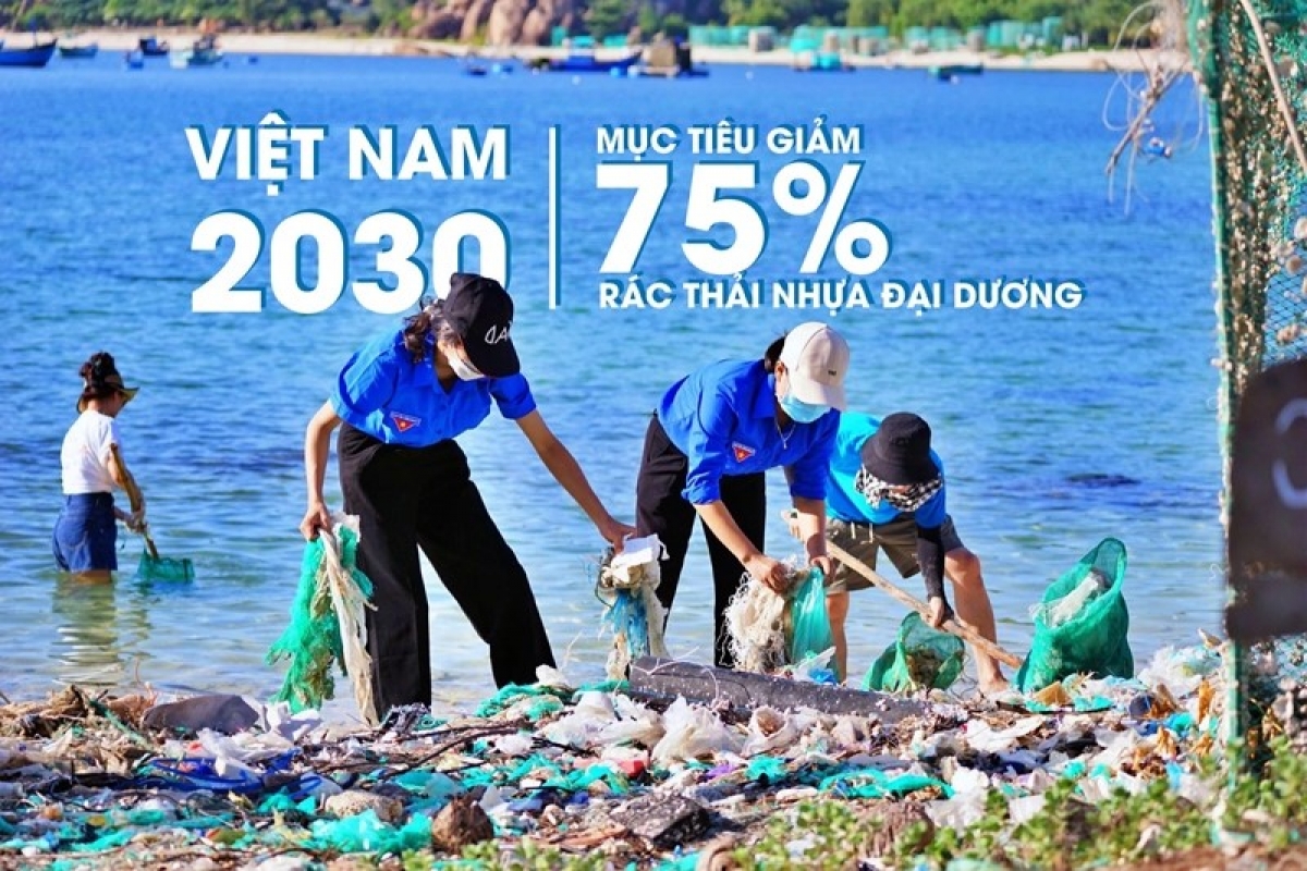 Chung tay giữ màu xanh của biển