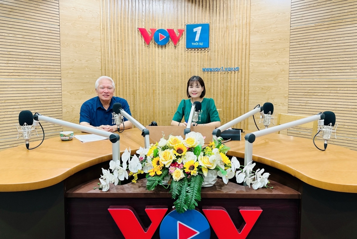 PGS.TS Nguyễn Chu Hồi - Đại biểu Quốc hội khóa XV, chuyên gia về biển và hải đảo cùng BTV chương trình