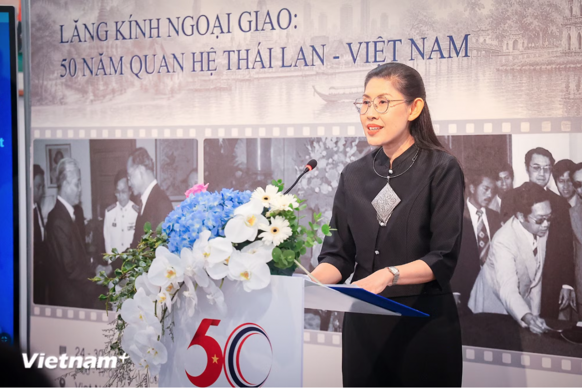 Đại sứ Thái Lan tại Việt Nam Urawadee Sriphiromya phát biểu tại Lễ Khai mạc triển lãm (Ảnh: Vietnam+)