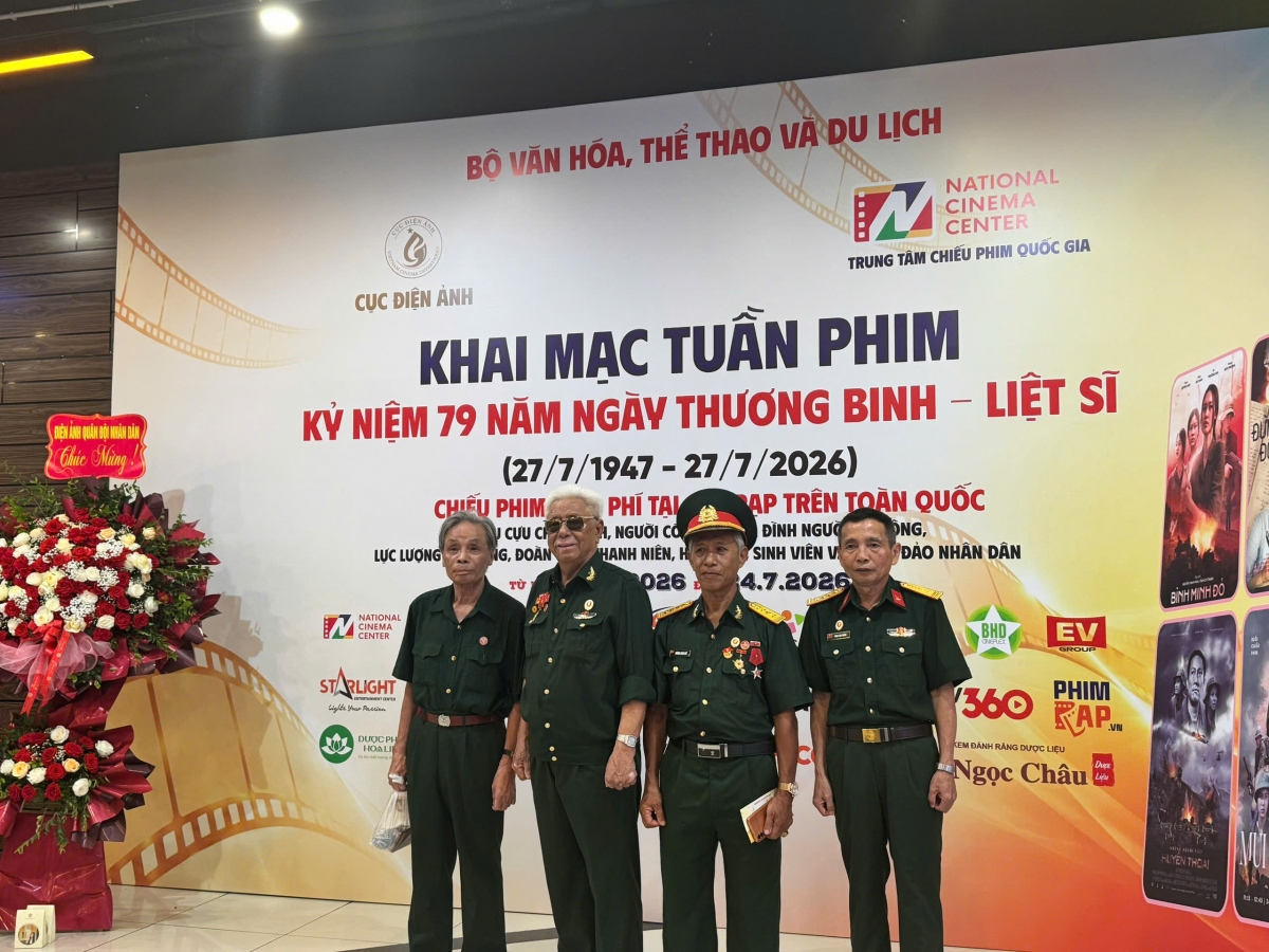 Nhiều cựu chiến binh, thương binh xúc động trước những thước phim chân thực về thời chiến