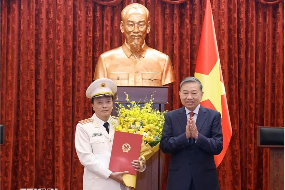 Tổng Bí thư, Chủ tịch nước Tô Lâm trao Quyết định thăng Quân hàm từ Trung tướng lên Thượng tướng đối với đồng chí Đặng Hồng Đức, Thứ trưởng Bộ Công an.