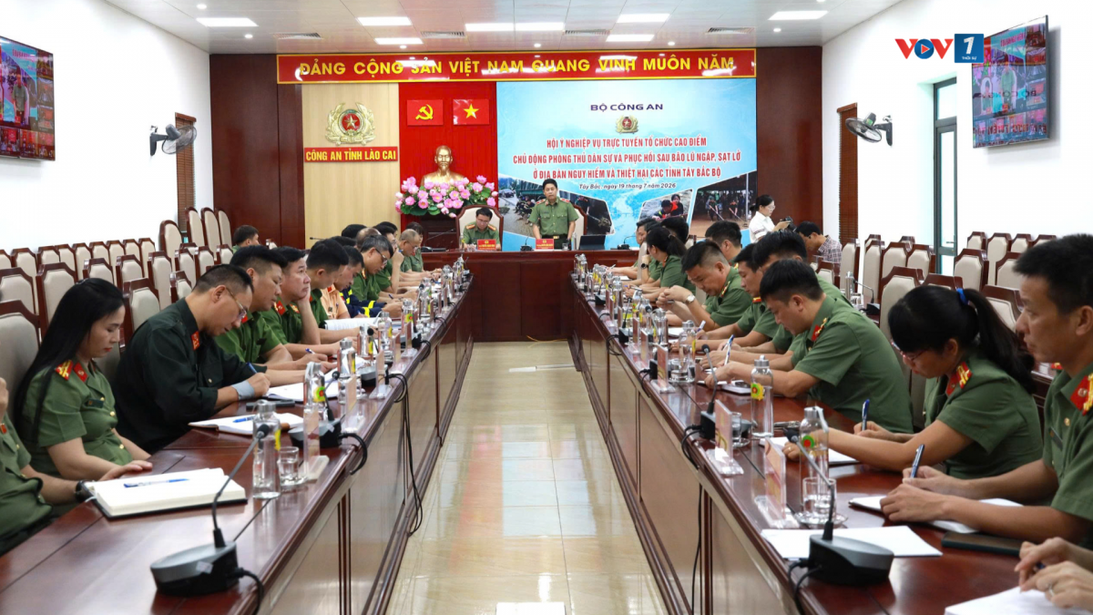 Thiếu tướng Nguyễn Hồng Nguyên chỉ đạo, điều hành Hội ý nghiệp vụ