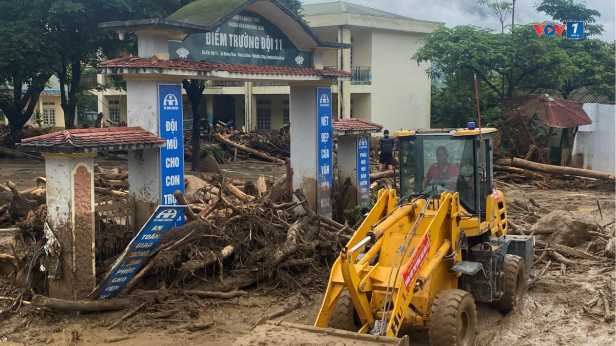 Máy xúc lật có ưu điểm nhanh nhẹn, linh hoạt khi hoạt động tại những vùng thiên tai