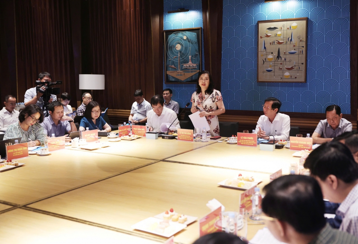 Thứ trưởng Lê Thị Thu Hằng tại buổi làm việc