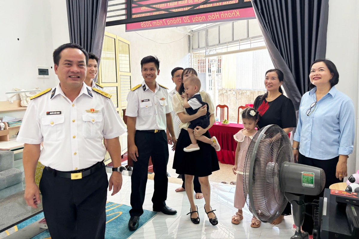 Đơn vị, địa phương vui mừng tham quan ngôi nhà mới