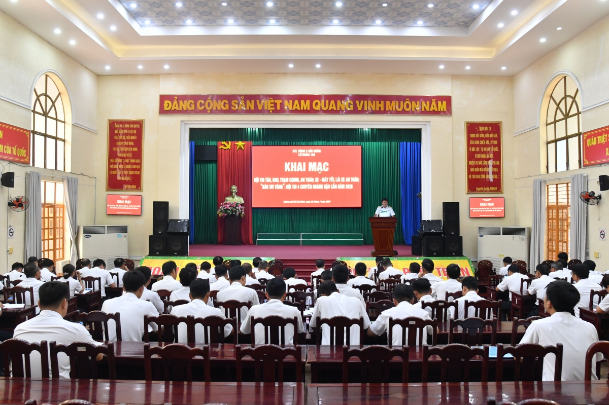 Quang cảnh buổi khai mạc