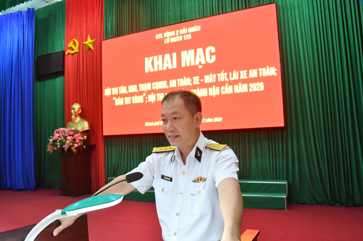 Thượng tá Phan Anh Tuấn phát biểu khai mạc