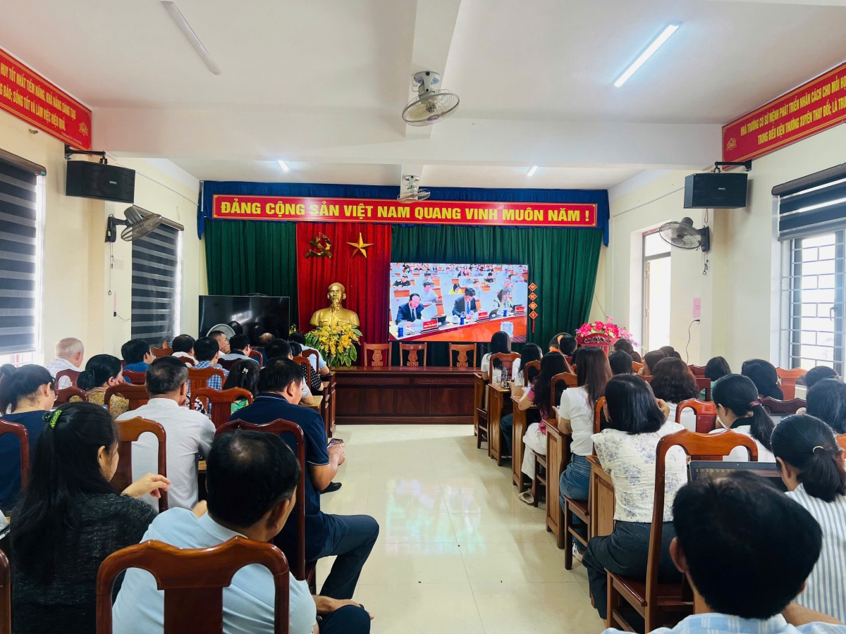 Ảnh chụp tại điểm cầu Hương Khê, Hà Tĩnh
