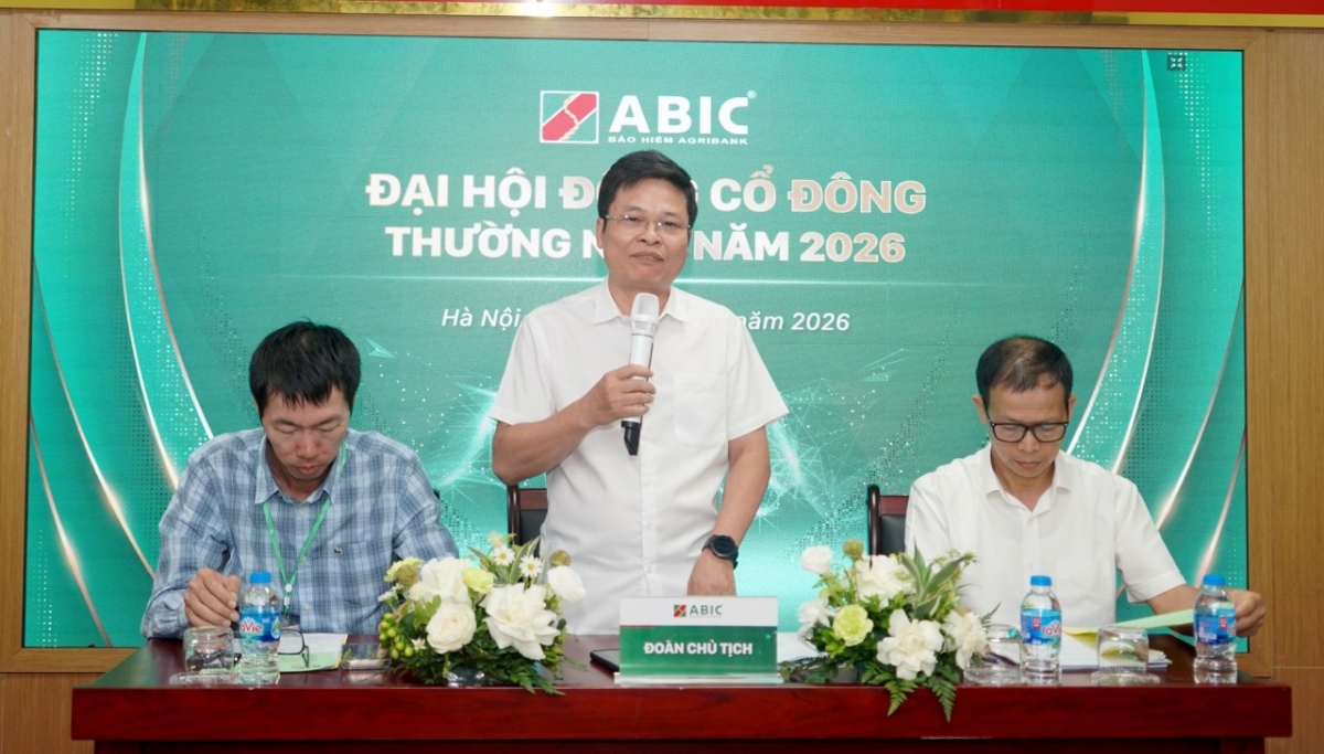 Đoàn Chủ tịch điều hành Đại hội cổ đông. Ảnh: ABIC