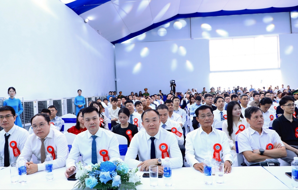 Ban Lãnh đạo Stavian Industrial Metal tại Lễ Công bố sản phẩm nhôm thỏi đầu tiên của Việt Nam