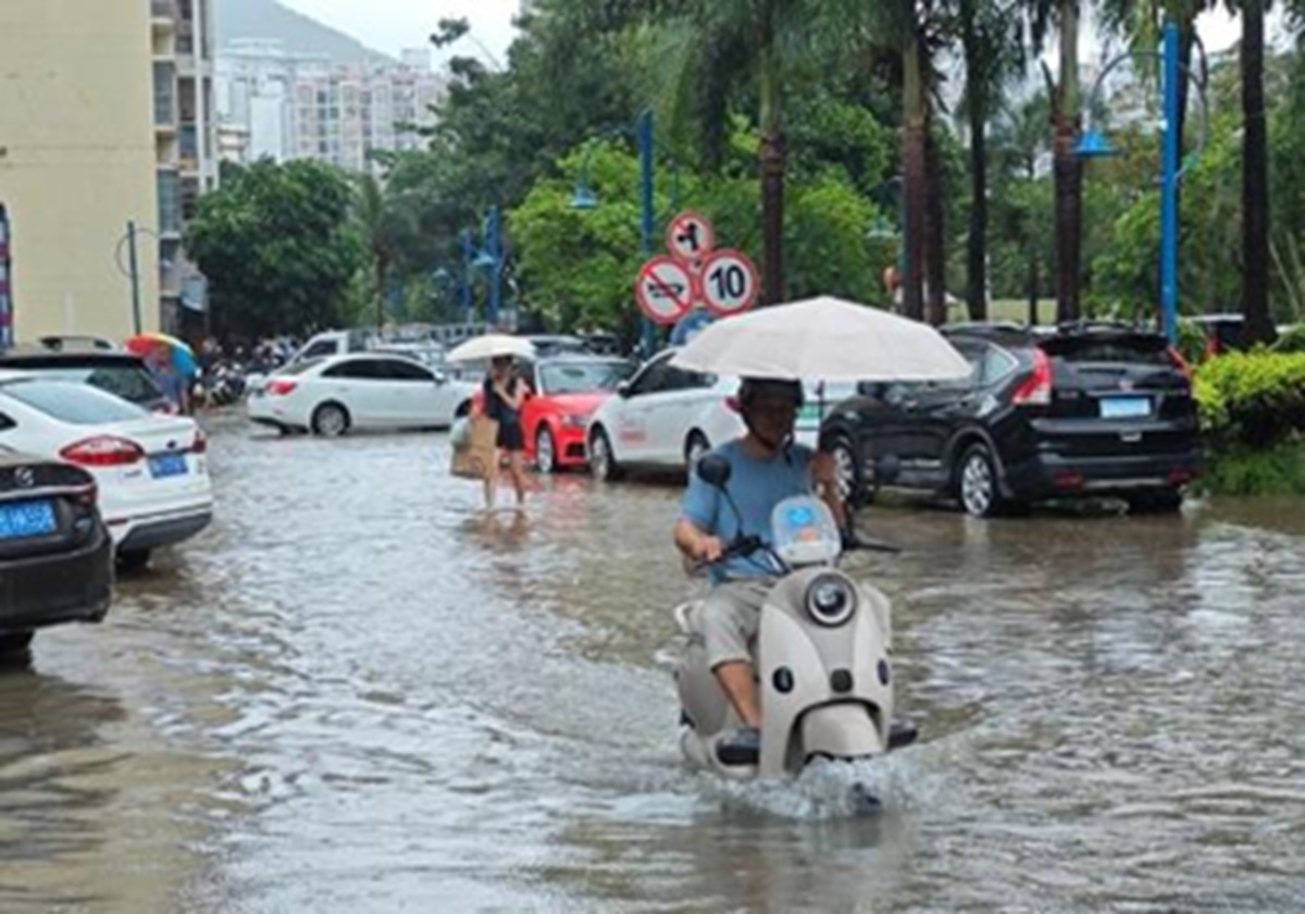 Bão Noul đổ bộ vào tỉnh Quảng Đông, Trung Quốc. Ảnh Chinanews