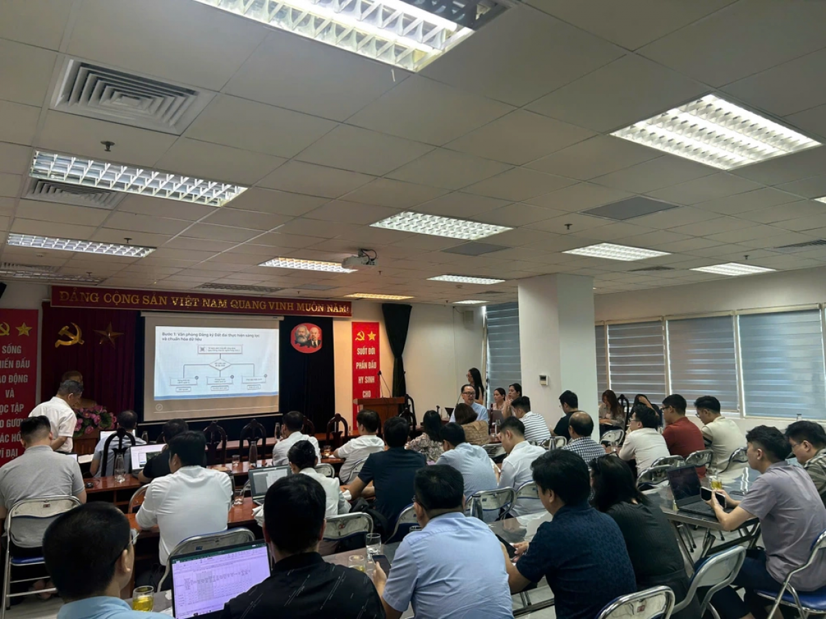 Sở Nông nghiệp và Môi trường Hà Nội đã thành lập 5 tổ công tác do các lãnh đạo sở làm tổ trưởng, trực tiếp xuống cơ sở hướng dẫn, tháo gỡ khó khăn.