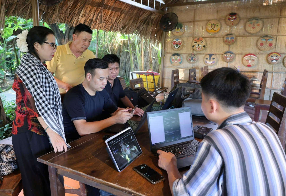 Đội ngũ chuyên gia thu thập hình ảnh