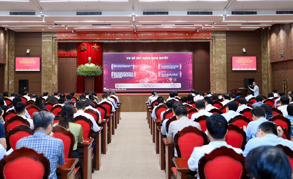 Các đại biểu dự tại điểm cầu Thành ủy Hà Nội