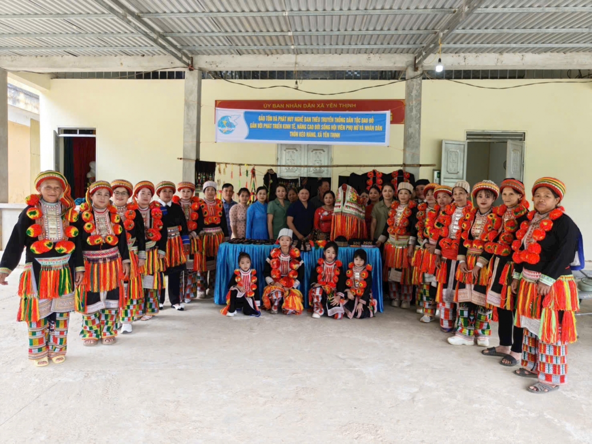 Từ 11 thành viên ban đầu, nay tổ thêu đã có thêm nhiều thành viên trẻ tham gia
