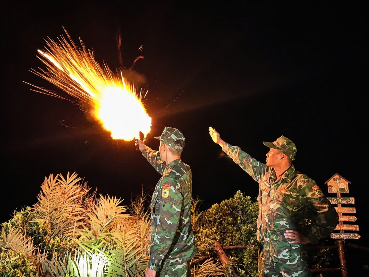 Đêm 3/7, Đồn Biên phòng Cô Tô và Đồn Biên phòng Thanh Lân tổ chức bắn pháo hiệu, kêu gọi toàn bộ tàu thuyền hoạt động trên biển khẩn trương vào nơi tránh trú an toàn.