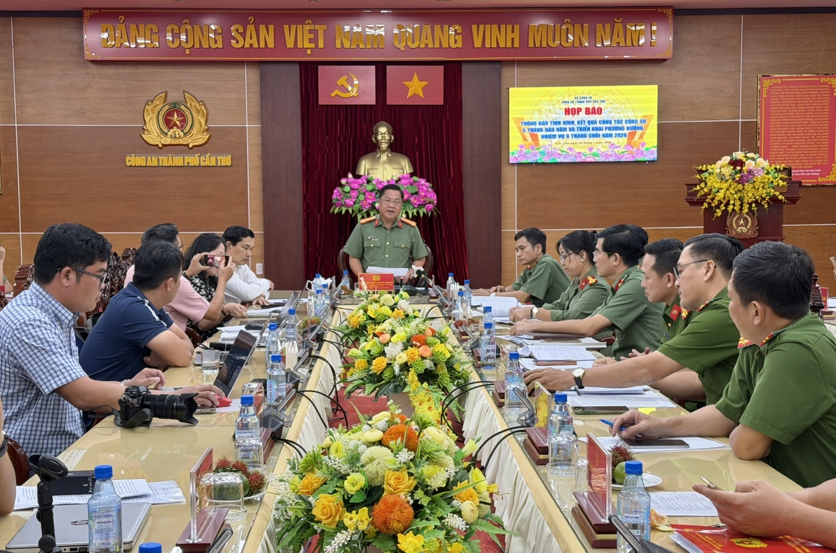 Công an thành phố Cần Thơ họp báo thông báo tình hình kết quả công tác công an 6 tháng đầu năm và triển khai phương hướng nhiệm vụ 6 tháng cuối năm 2026.