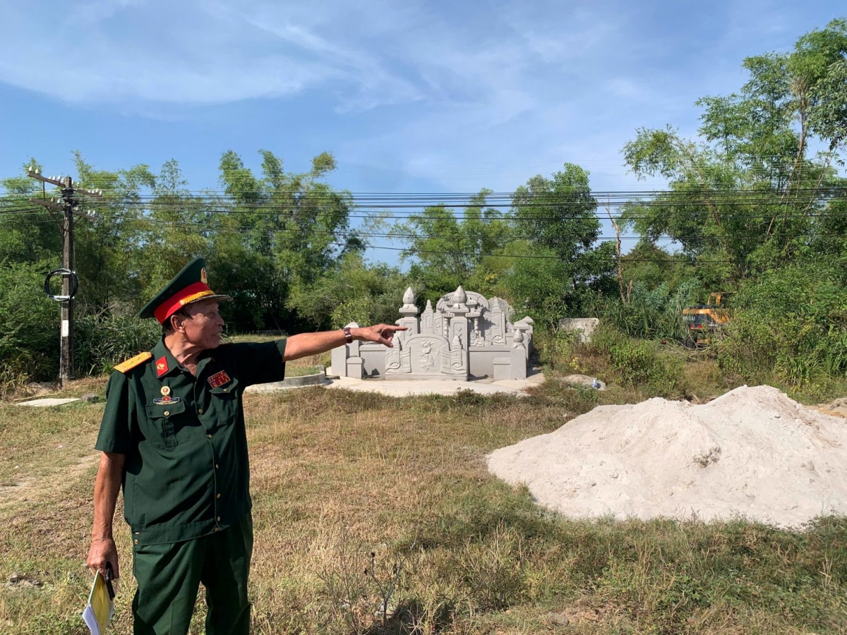Cựu chiến binh Lê Hữu Tòng cho biết, còn nhiều hài cốt liệt sĩ chôn cất ở khu vực