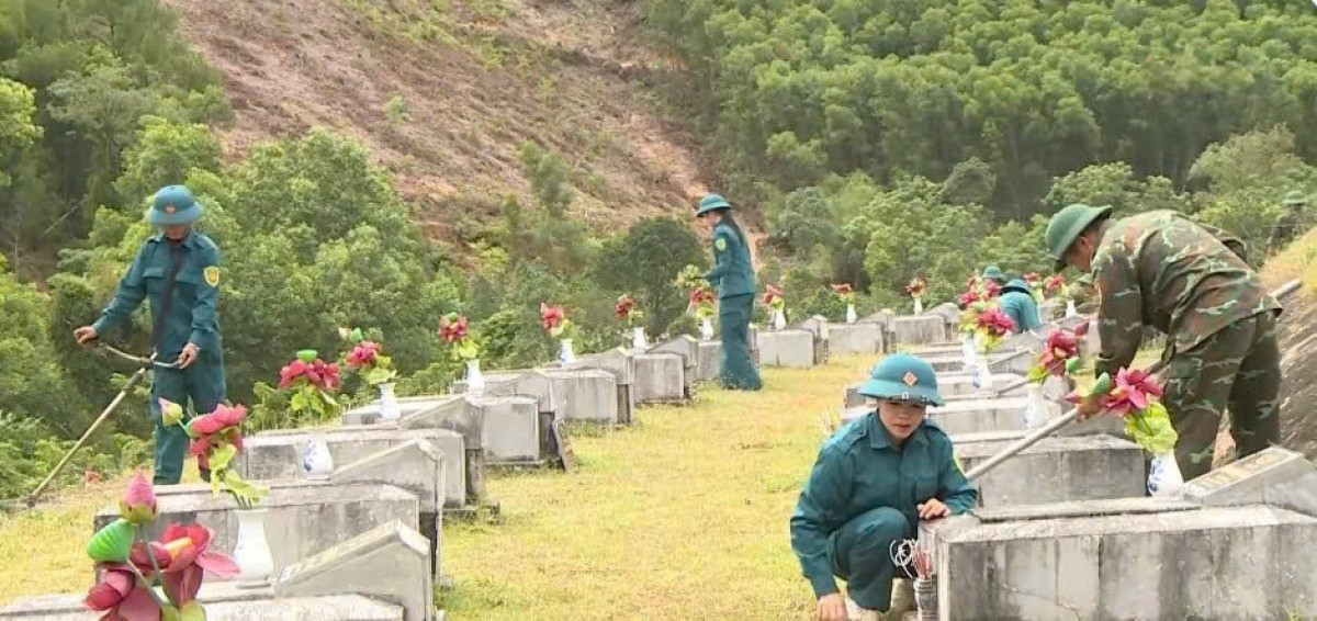 Lực lượng dân quân địa phương tham gia hỗ trợ lực lượng chuyên trách thực hiện nhiệm vụ thiêng liêng.