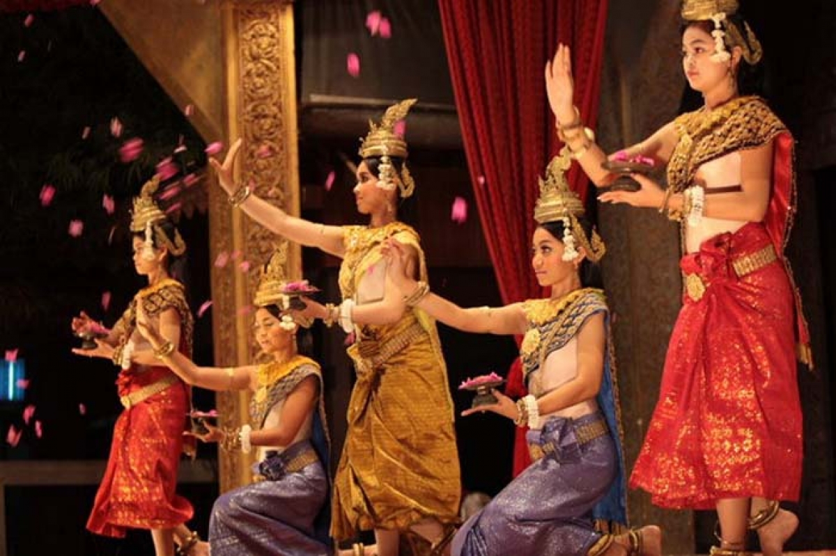 Điệu múa rom vong của người Khmer.