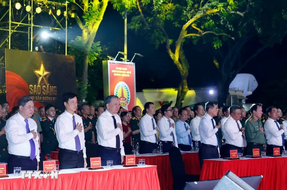 Tổng Bí thư, Chủ tịch nước Tô Lâm, Thủ tướng Chính phủ Lê Minh Hưng và các đại biểu dự tại điểm cầu Hà Nội. Ảnh: Thống Nhất/TTXVN