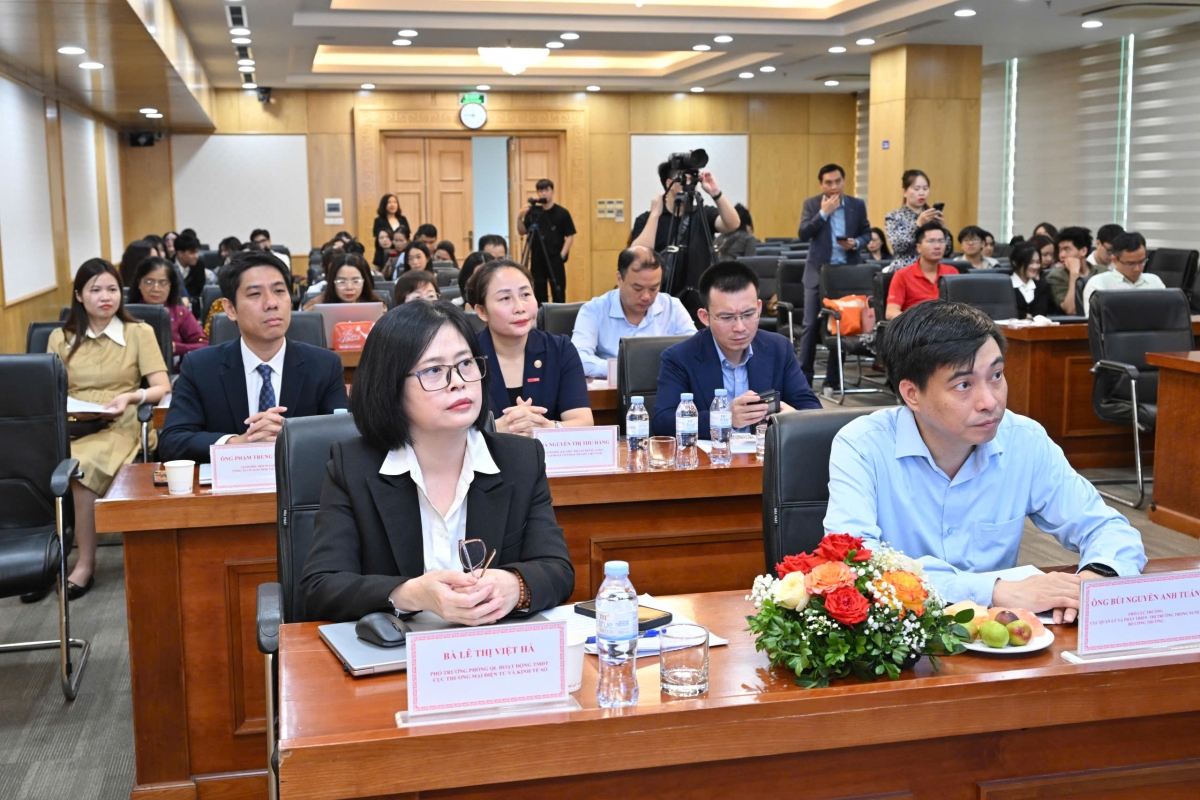 Các đại biểu tham dự hội thảo