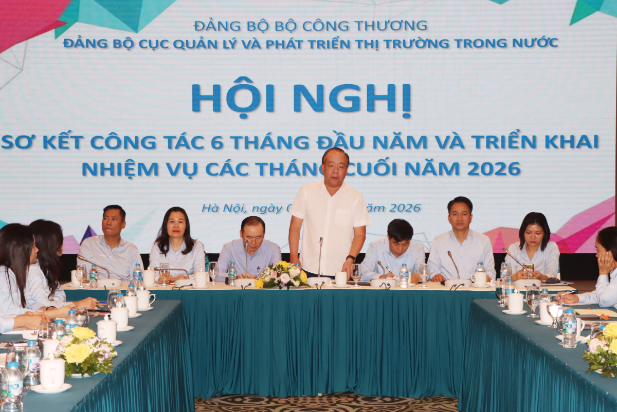 Cục trưởng Trần Hữu Linh cùng các đồng chí Lãnh đạo Cục đồng chủ trì Hội nghị