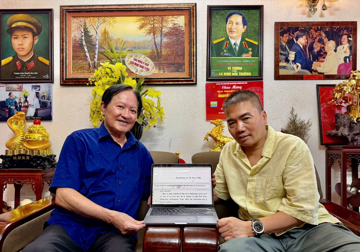 Kỹ sư Vũ Đình Thanh và Thượng tướng, Viện sĩ, Anh hùng Lực lượng vũ trang nhân dân Nguyễn Huy Hiệu – nguyên Thứ trưởng Bộ Quốc phòng.