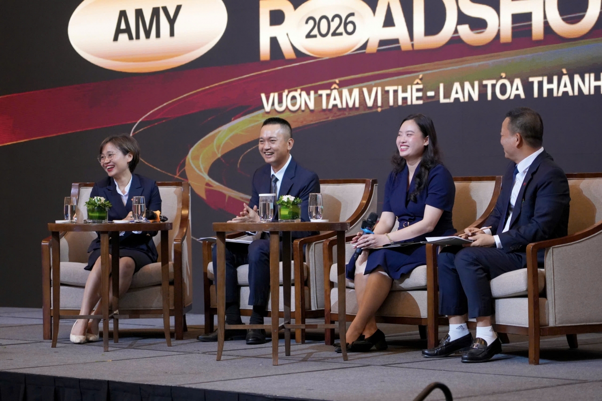 Lãnh đạo AMY Grupo trả lời câu hỏi của các nhà đầu tư tiềm năng.