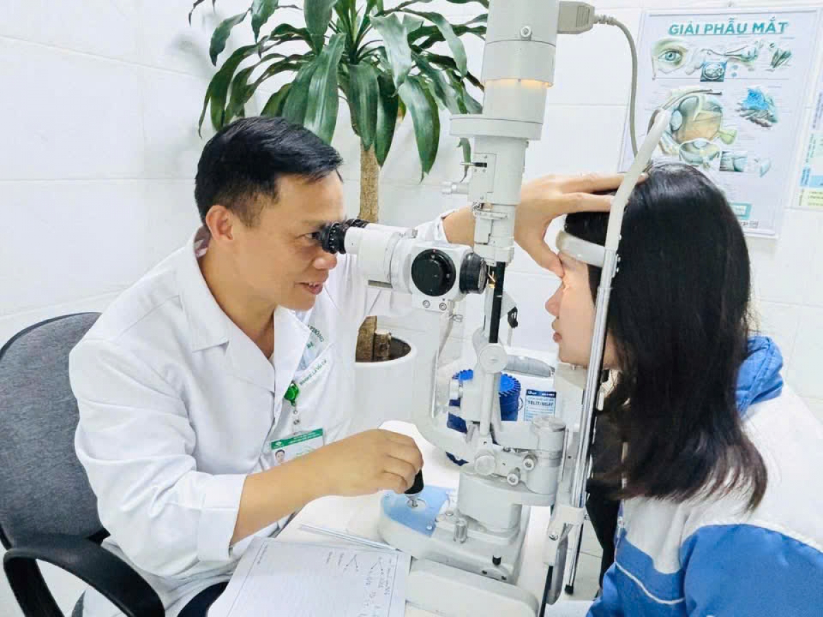 Mỗi năm, Bệnh viện Mắt Hải Phòng khám cho trên 100.000 lượt bệnh nhân (trong đó có 25.000 lượt bệnh nhi).