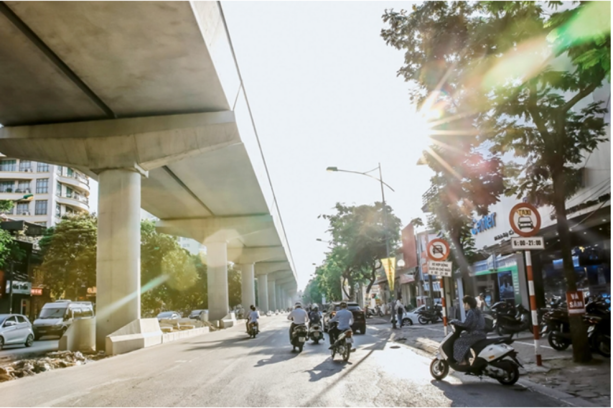 Hà Nội ngày nắng, chiều tối mưa dông