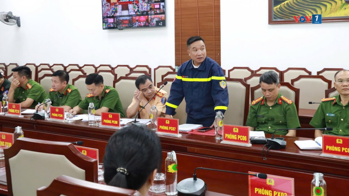 Các đại biểu tham luận tại buổi Hội ý