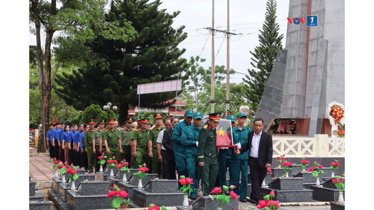 Bảy hài cốt liệt sĩ được quy tập trên địa bàn tỉnh được truy điệu, an táng tại nghĩa trang liệt sĩ nhân kỷ niệm 79 năm Ngày Thương binh - Liệt sĩ (27/7)