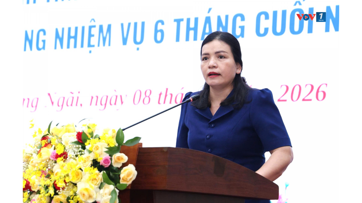 Bà Y Ngọc, Phó Chủ tịch UBND tỉnh Quảng Ngãi phát biểu tại hội nghị