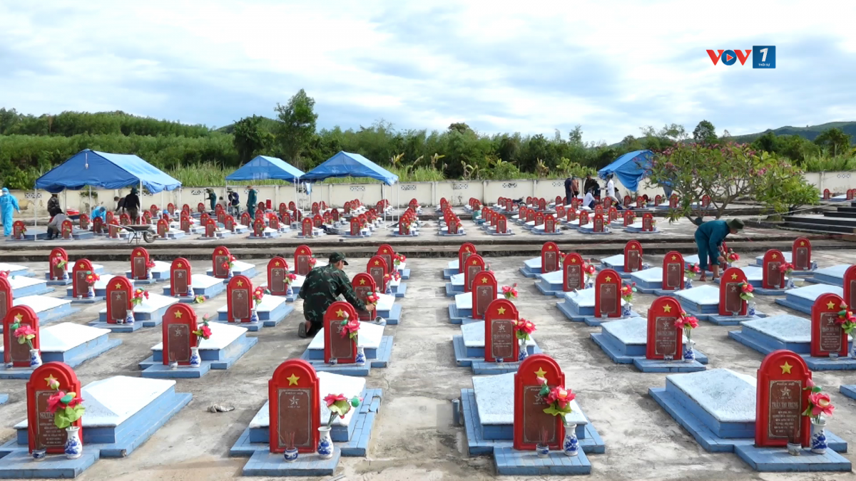 Hàng trăm ngôi mộ liệt sỹ chưa xác định được danh tính tại nghĩa trang liệt sỹ Xuân Quang 2
