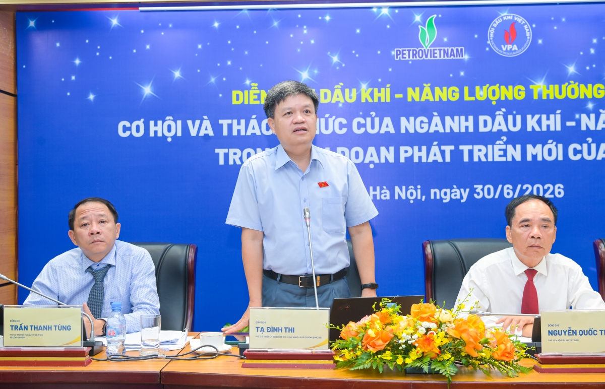 Ông Tạ Đình Thi - Phó Chủ nhiệm Ủy ban Khoa học, Công nghệ và Môi trường của Quốc hội chia sẻ tại Diễn đàn Dầu khí - Năng lượng thường niên 2026. Ảnh Petrotimes.