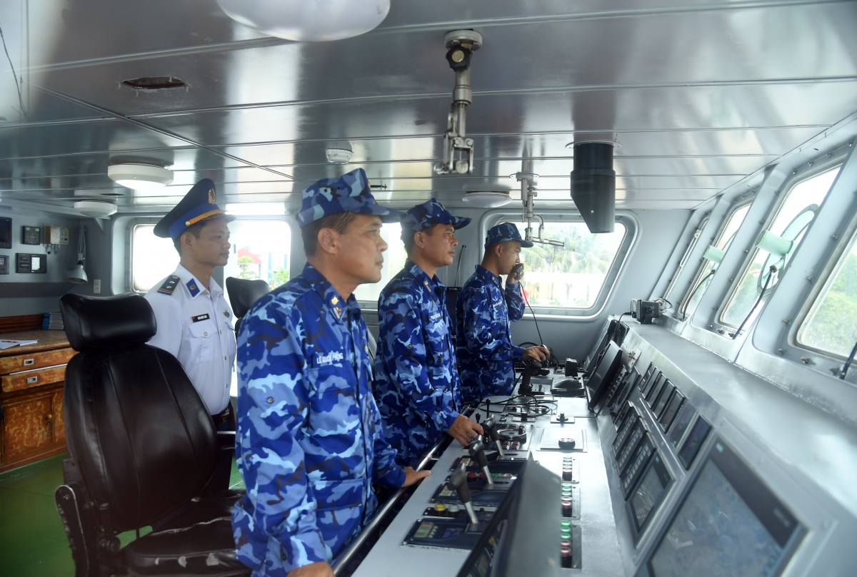 Tàu CSB 2007 thực hiện nội dung thi toàn tàu trong Hội thi-Hội thao