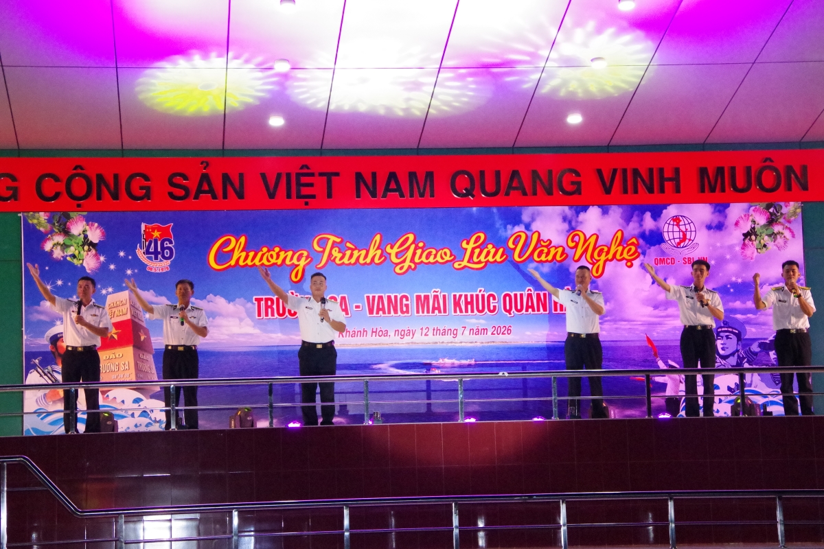 Tiết mục Đường lên phía trước do cán bộ, chiến sĩ Lữ đoàn 146 thể hiện