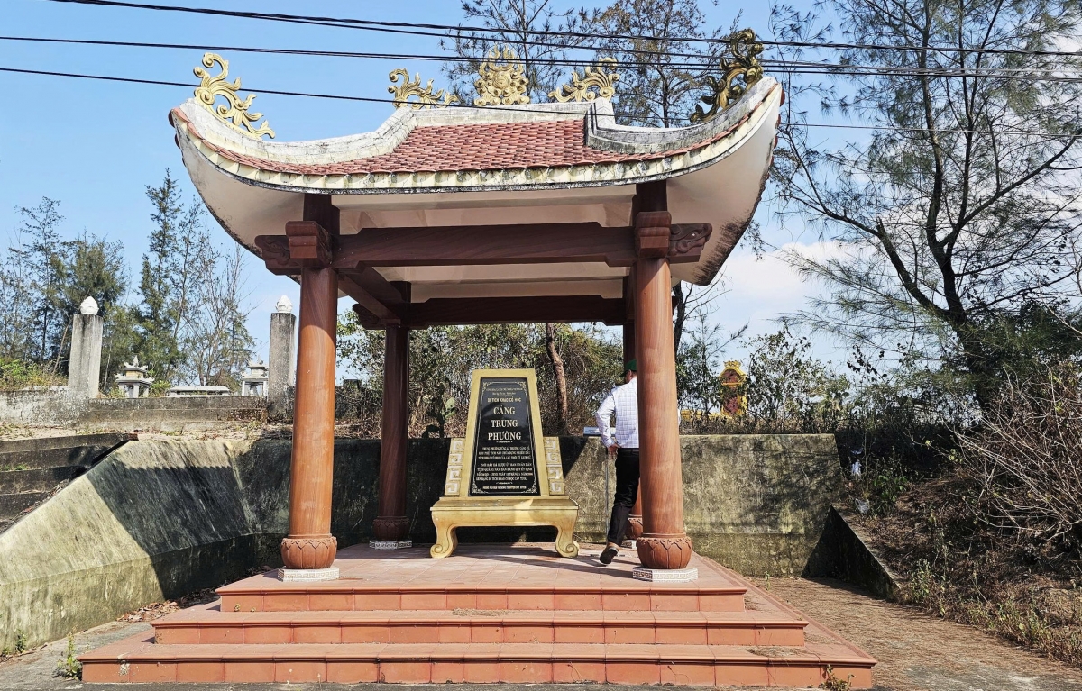 Bia di tích khảo cổ học Cảng cổ Trung Phường - di tích khảo cổ học cấp tỉnh được tỉnh Quảng Nam cũ công nhận năm 2006.