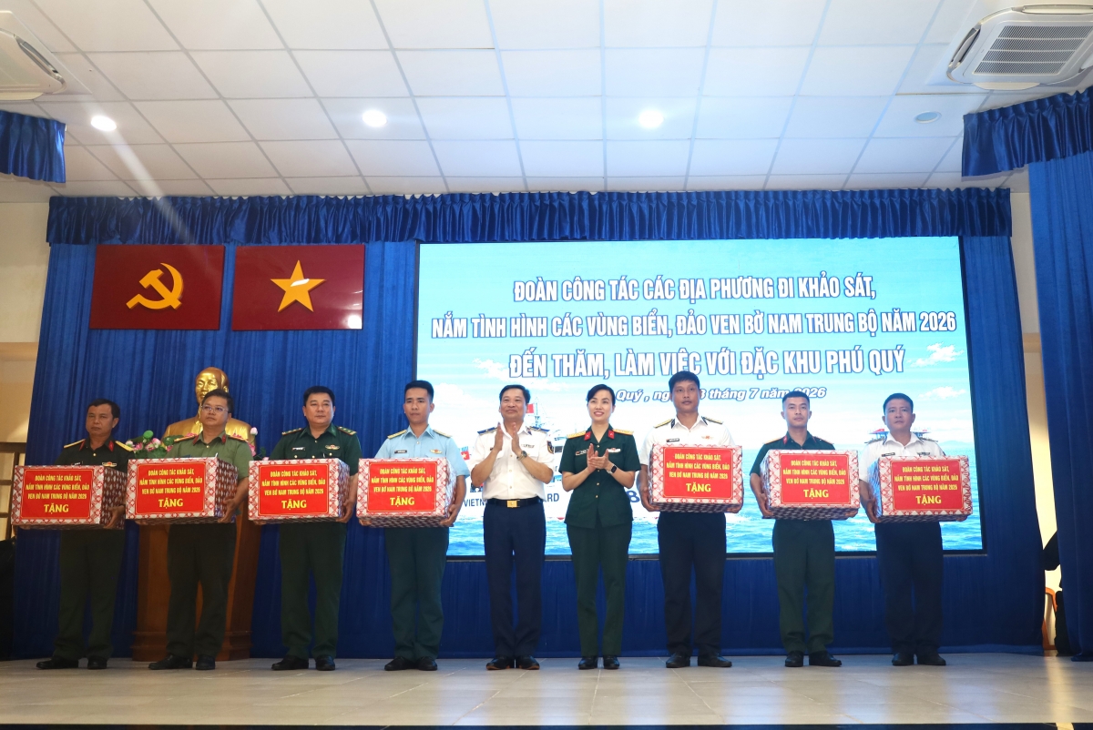 Trao cho các lực lượng vũ trang