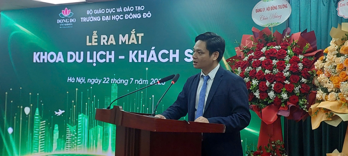 TS. Nguyễn Anh Tuấn - Hiệu trưởng Trường Đại học Đông Đô phát biểu chỉ đạo tại buổi lễ.
