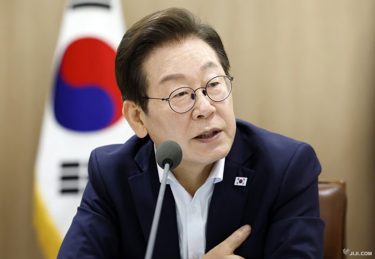 Tỷ lệ ủng hộ dành cho Tổng thống Hàn Quốc Lee Jae Myung đảo chiều (ảnh Jiji Press)